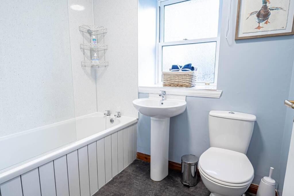 Cozy Newly Renovated Town Centre Apartment Aberfeldy Bagian luar foto
