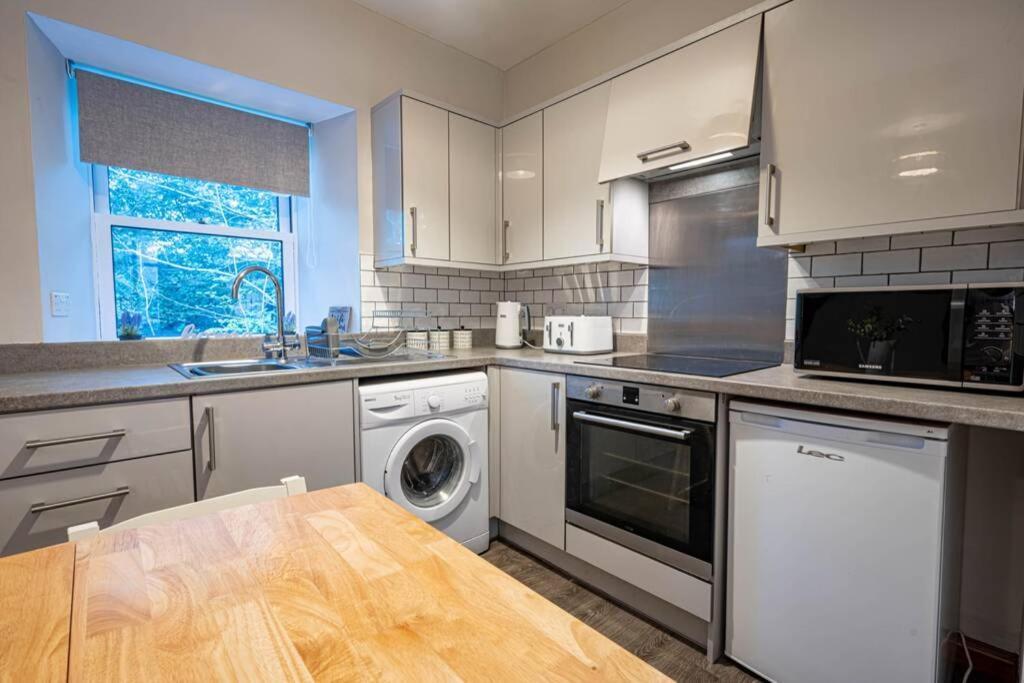 Cozy Newly Renovated Town Centre Apartment Aberfeldy Bagian luar foto