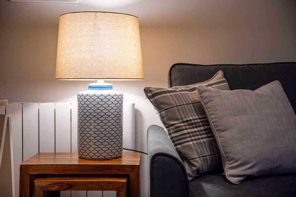 Cozy Newly Renovated Town Centre Apartment Aberfeldy Bagian luar foto