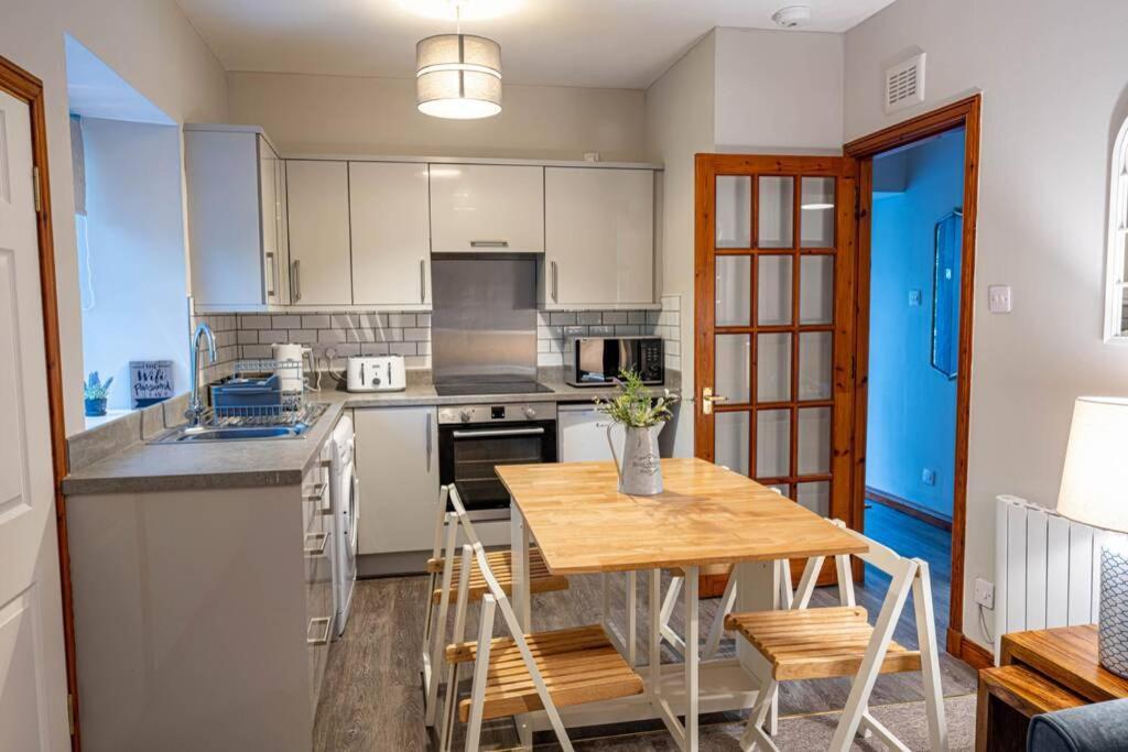 Cozy Newly Renovated Town Centre Apartment Aberfeldy Bagian luar foto